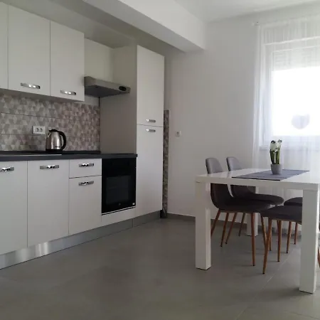 Apartment Apartments Bucica Dvori