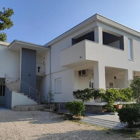 Apartment Apartments Bucica Dvori Starigrad Paklenica