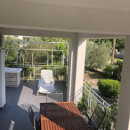 Apartments Bucica Dvori *