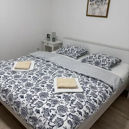 Apartments Bucica Dvori *