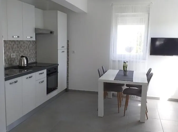 Apartments Bucica Dvori