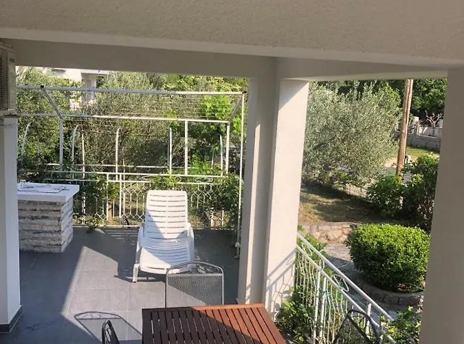 Apartments Bucica Dvori *