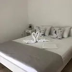 Bucica Dvori Apartament *