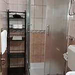 Bucica Dvori Starigrad Paklenica