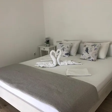 Bucica Dvori Apartman *