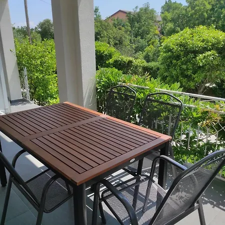 Apartments Bucica Dvori *