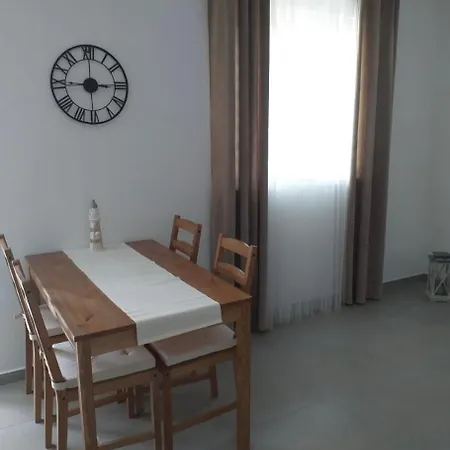 Apartment Apartments Bucica Dvori