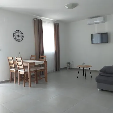 Apartment Apartments Bucica Dvori *