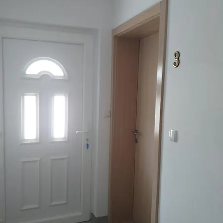 Bucica Dvori Apartman *