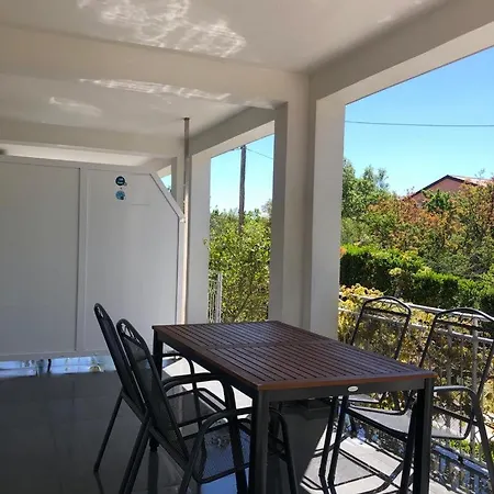 Bucica Dvori Apartman *