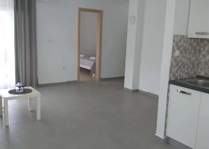 Bucica Dvori * Starigrad Paklenica